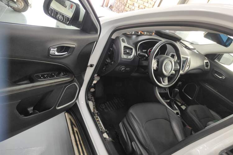 Used Jeep Compass 2017 200T Automatic Family Edition
