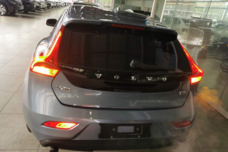 Used Volvo V40 2018 T3 Smart Edition