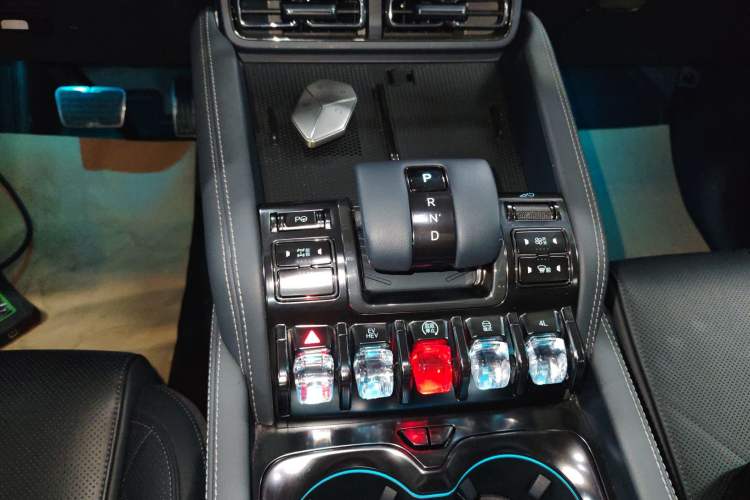 Used Formula Leopard 5 2023 Navigator Edition
