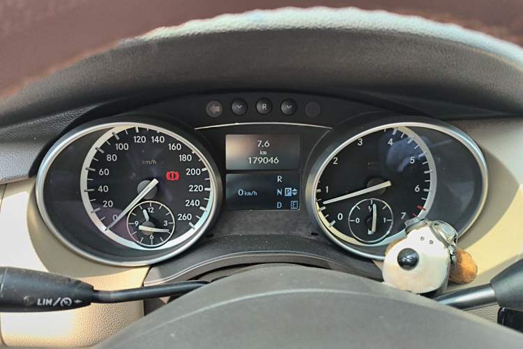 Used Mercedes-Benz R-Class 2017 R 320 4MATIC Business Edition Prestige Model
