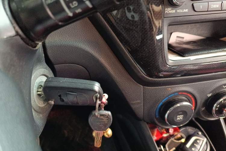 Used Kia K2 2012 Hatchback 1.4L MT Cool Edition Commemorative Model
