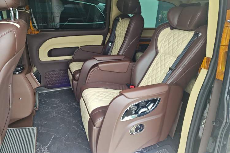 Used Mercedes-Benz Vito 2018 2.0T Business Version China VI Emission Standard Left Rear Seat