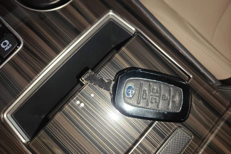 Used Toyota SIENNA 2023 2.5L Hybrid Deluxe Edition Vehicle Key