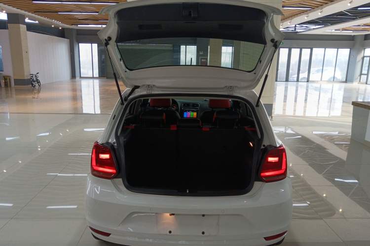 Used Volkswagen Polo 2016 1.6L Automatic Comfort Model