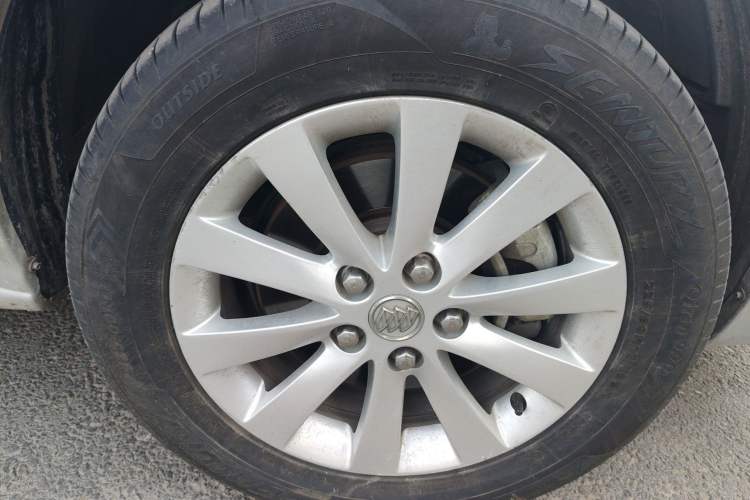 Used Buick GL8 2014 2.4L Classic Edition Right Front Wheel Hub