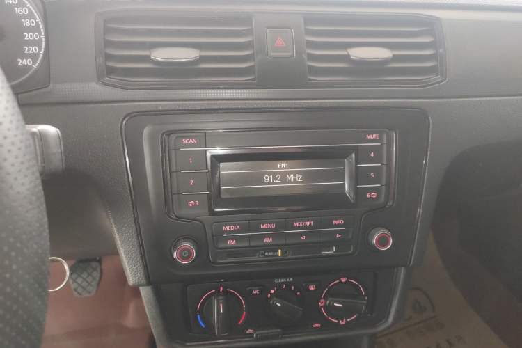 Used Volkswagen Santana 2019 1.5L Manual Fashion Edition China VI Standard Audio And AC Panel