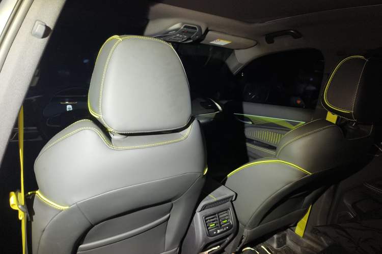 Used Geely Auto Monjaro S 2021 2.0TD Automatic Two-Wheel Drive Lightning Edition Headliner