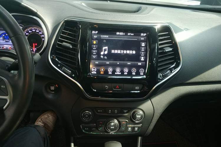 Used Jeep Cherokee 2019 2.0T 2WD Enjoyment Edition China V
