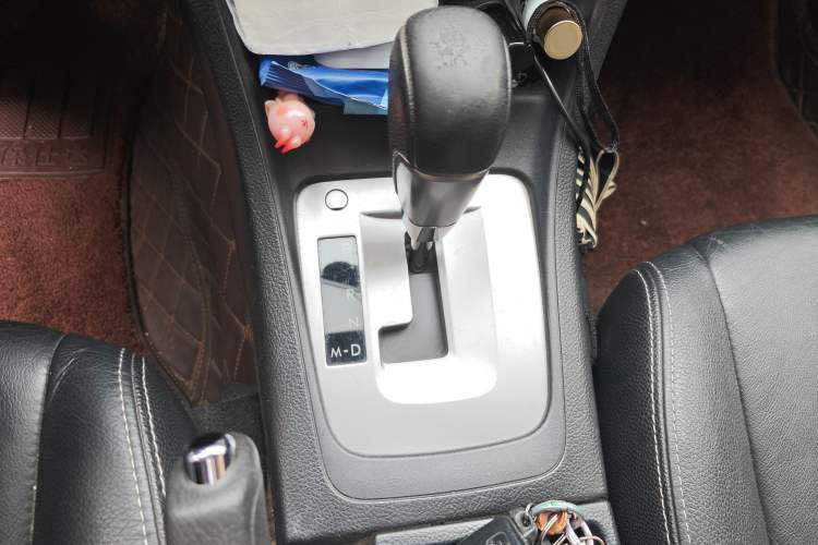 Used Subaru XV 2014 2.0i Luxury Edition Gear Lever