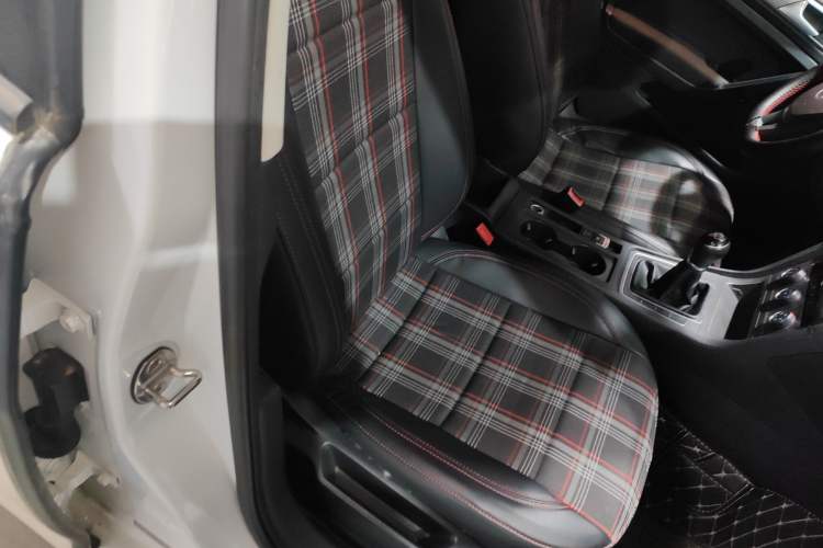 Used Volkswagen Golf 2016 1.6L Manual Fashion Edition