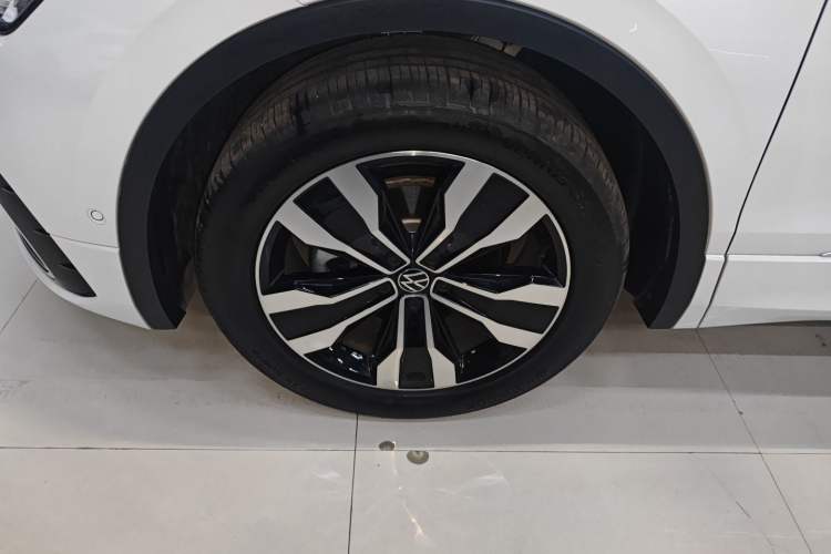 Used Volkswagen Tiguan L 2024 Outstanding Model 330TSI Automatic Two-Wheel Drive R-Line Dragon Glory Edition
