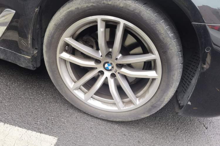 Used BMW 5 Series 2020 525Li M Sport Package Right Front Wheel Hub