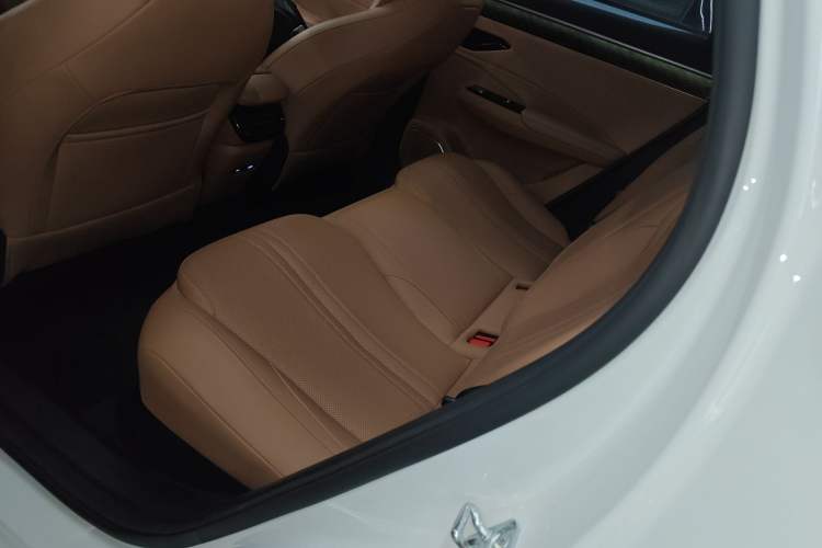 Used Geely Galaxy L7 2025 EM-i 115km Exploration+ Edition Left Rear Seat