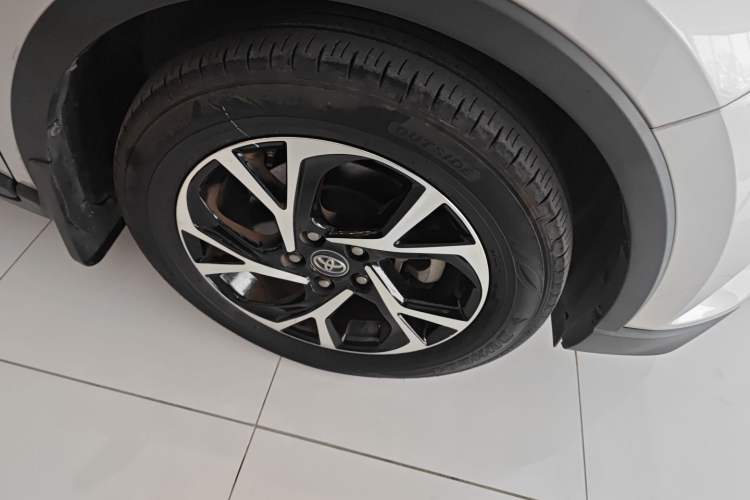 Used Toyota C-HR 2020 2.0L Luxury Edition Right Front Wheel Hub