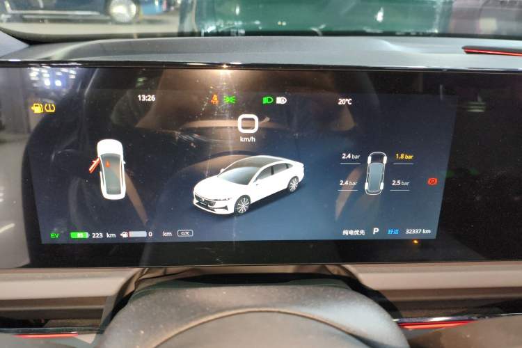 Used VOYAH PASSION 2024 PHEV Four-Wheel Drive Ultra-Long Range Flagship Model Instrument Cluster