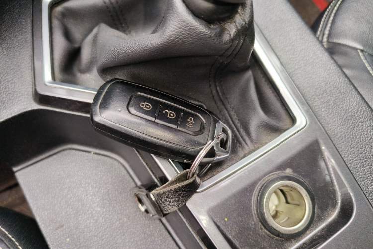 Used JMC Yuhu 7 2020 2.0T Diesel Manual Two-Wheel Drive Comfort Edition Short Wheelbase China VI Standard JX4D20A6L Vehicle Key