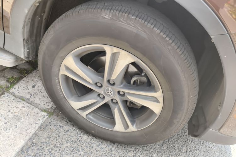 Used Toyota RAV4 2015 2.0L CVT Two-Wheel Drive Fashion Edition