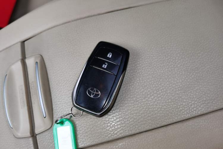 Used Toyota Highlander 2015 2.0T Four-Wheel Drive Luxury Edition 7-Seater Vehicle Key