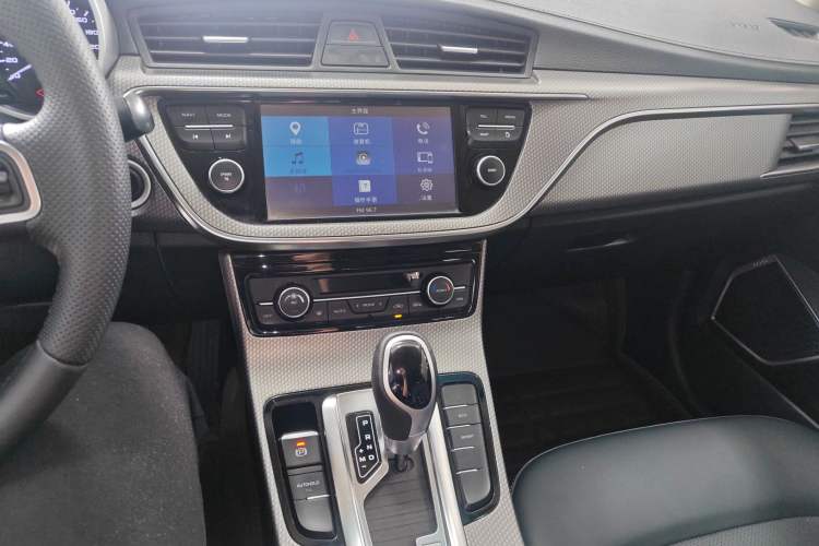 Used Geely Auto Emgrand GS 2016 Elegant Edition 1.3T Automatic LingShang Model Audio And AC Panel