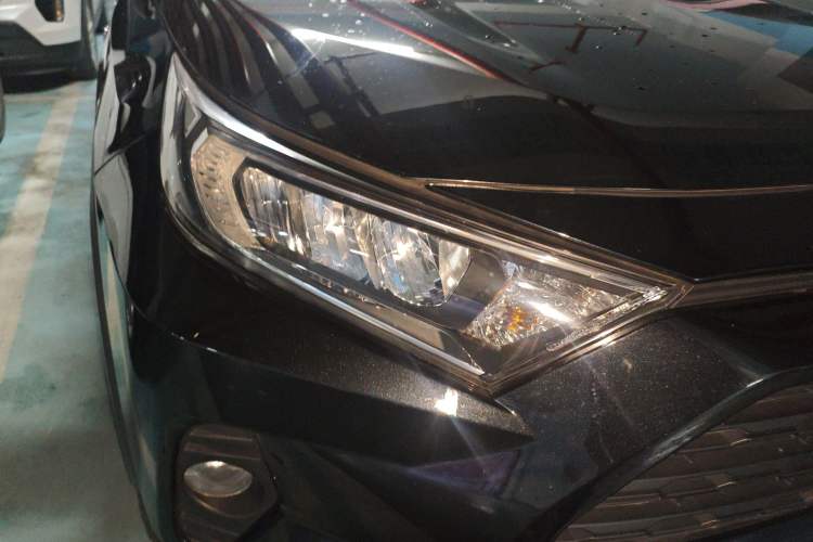 Used Toyota RAV4 2020 Dual-Engine 2.5L E-CVT Two-Wheel Drive Elite Edition Right Front Headlight