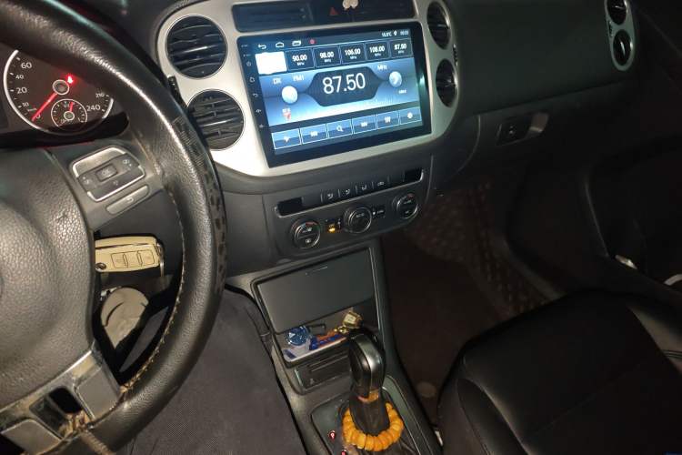 Used Volkswagen Tiguan 2013 1.8 TSI Automatic Two-Wheel Drive Comfort Edition Audio And AC Panel