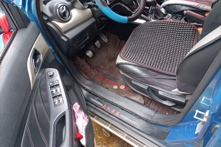 Used BAIC Changhe Q35 2016 1.5L Manual Cool Edition Driver Seat