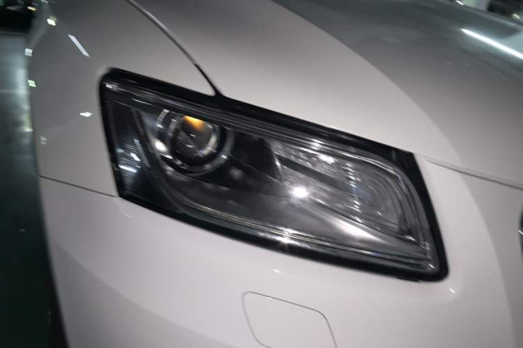 Used Audi Q5 2013 40 TFSI Ambition Right Front Headlight