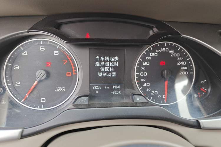 Used Audi A4L 2012 2.0 TFSI automatic Comfort trim level