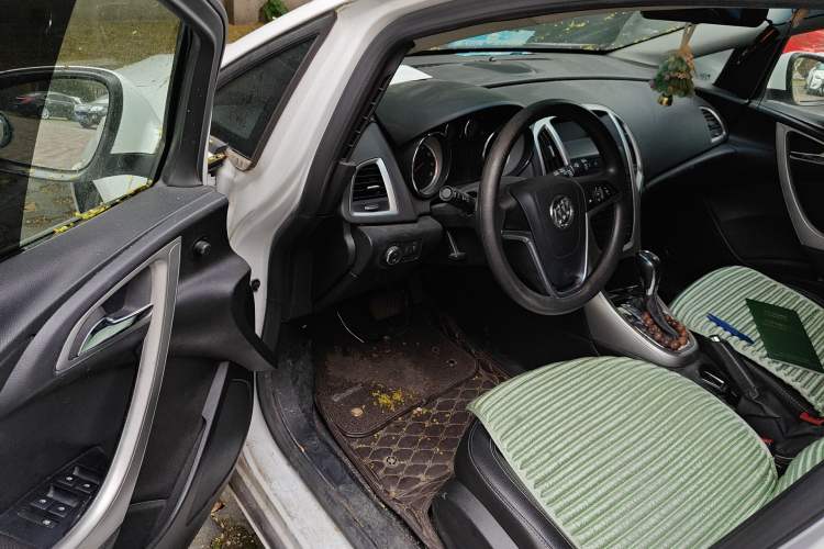 Used Buick GT 2014 XT 1.6L Automatic Fashion Edition Driver Seat