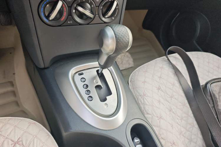 Used Nissan Qashqai 2012 2.0 XL Fire CVT 2WD Gear Lever