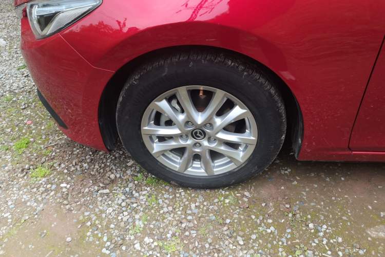 Used Mazda 3 Axela 2014 Sedan 1.5L Manual Comfort Model Exterior 4