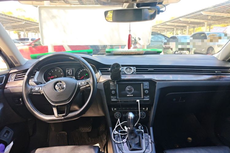 Used Volkswagen Magotan 2018 Facelift 330TSI DSG Luxury Model Center Console