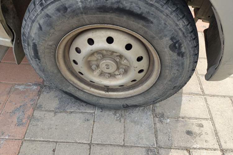 Used Dongfeng Xiaokang C36 2015 1.5L Standard Version II DK15-06 Right Front Wheel Hub