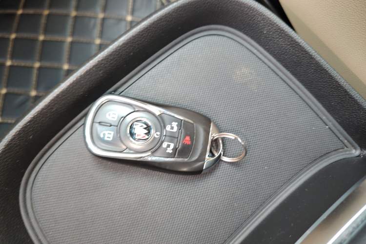 Used Buick GL8 2022 ES Landtrek 653T Luxury Edition