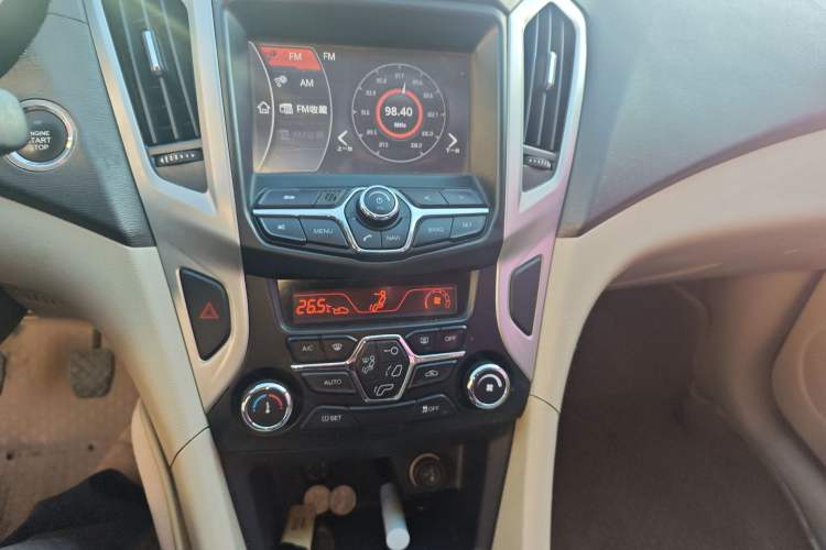 Used Chery Arrizo 7 2013 1.6L Manual ZhiXiang Edition Audio And AC Panel