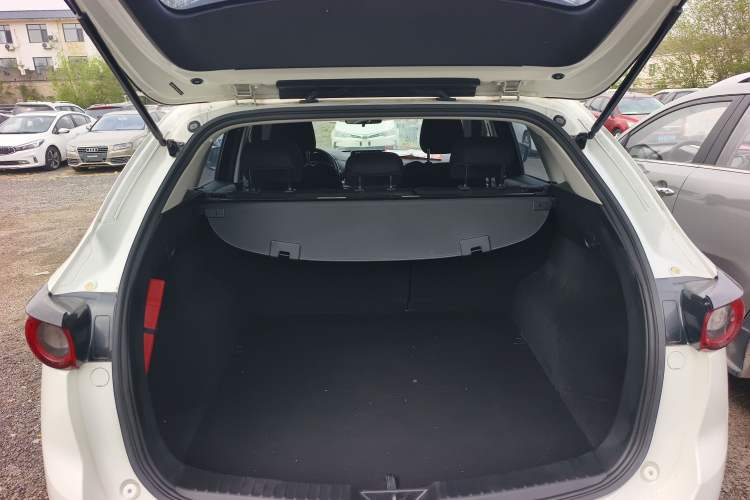 Used Mazda CX-5 2017 2.0L Automatic 2WD ZhiShang Trim China V Standard Trunk