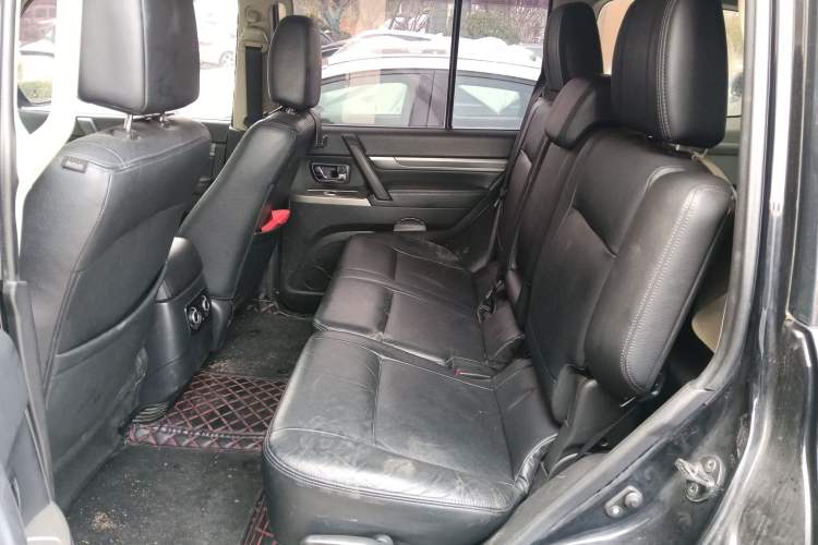 Used Mitsubishi Pajero 2016 3.0L Automatic Prestige Version China IV Standard