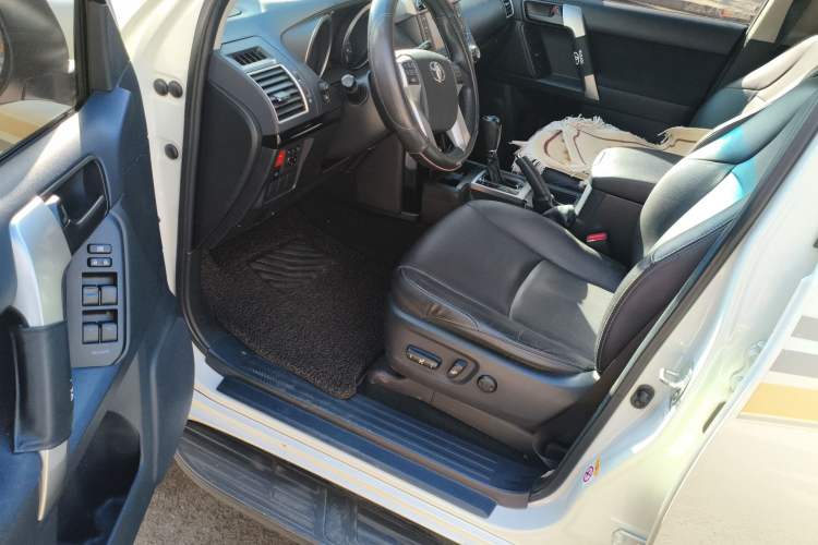 Used Toyota Prado 2016 2.7L Automatic Luxury Edition Interior 3