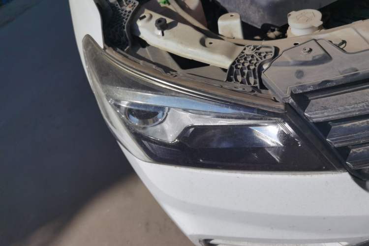 Used Dongfeng Fengon S560 2019 1.8L CVT Elite Model Right Front Headlight