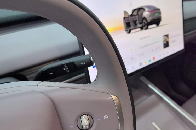 Used ONVO L60 2024 60 kWh Rear-Drive Version
