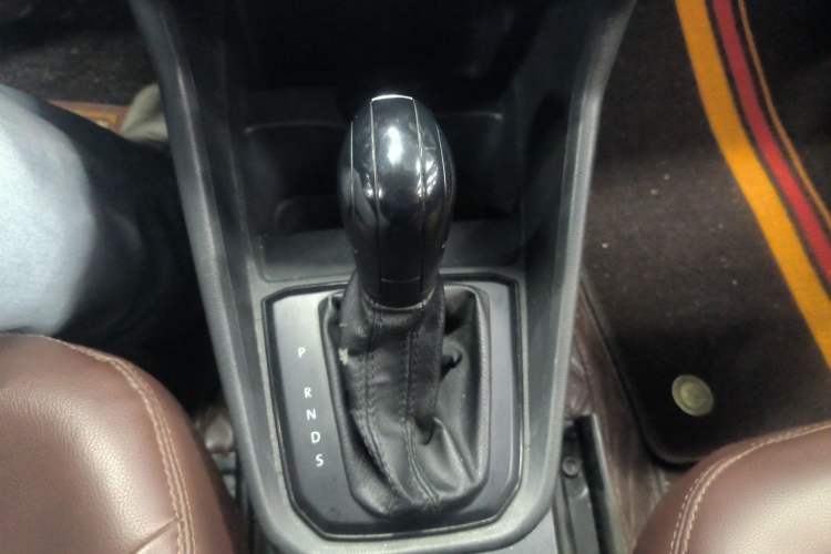Used Volkswagen Santana 2016 1.6L Automatic Fashion Edition Gear Lever