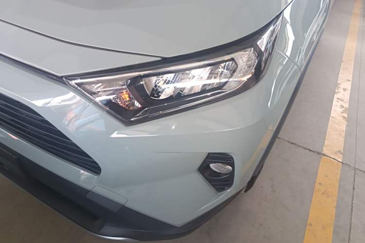 Used Toyota RAV4 2020 2.0L CVT 4x4 Trend Edition Left Front Headlight