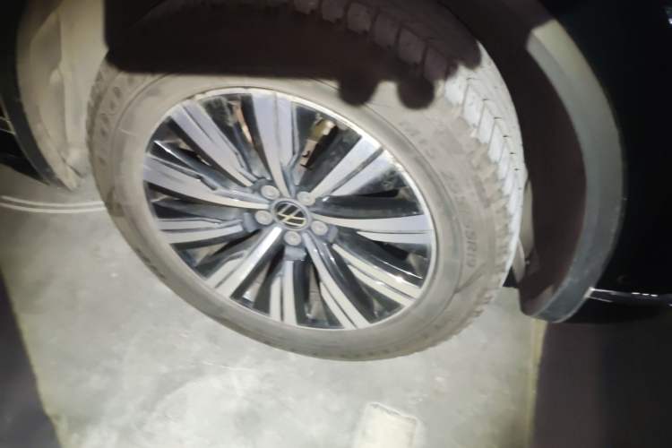 Used Volkswagen Touareg New Energy 2021 eHybrid Right Front Wheel Hub