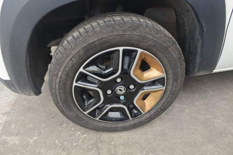 Used Dongfeng NAMMI BOX 2022 Revised Light Wind Edition 201 km Standard Version Left Front Wheel Hub