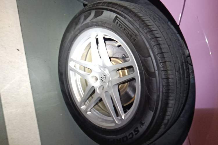 Used Porsche Macan 2020 Macan 2.0T Right Front Wheel Hub