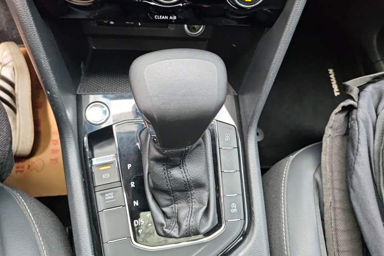 Used Volkswagen Tiguan L 2017 330TSI Automatic Two-Wheel Drive Luxury Edition Gear Lever