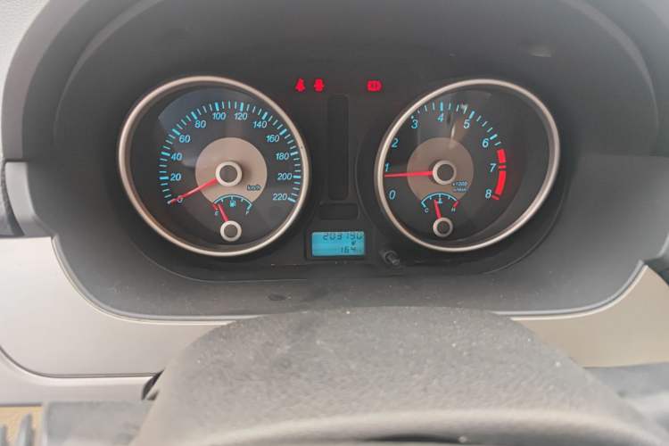 Used Buick Excelle 2013 1.5L Manual Classic Model Odometer Close Up