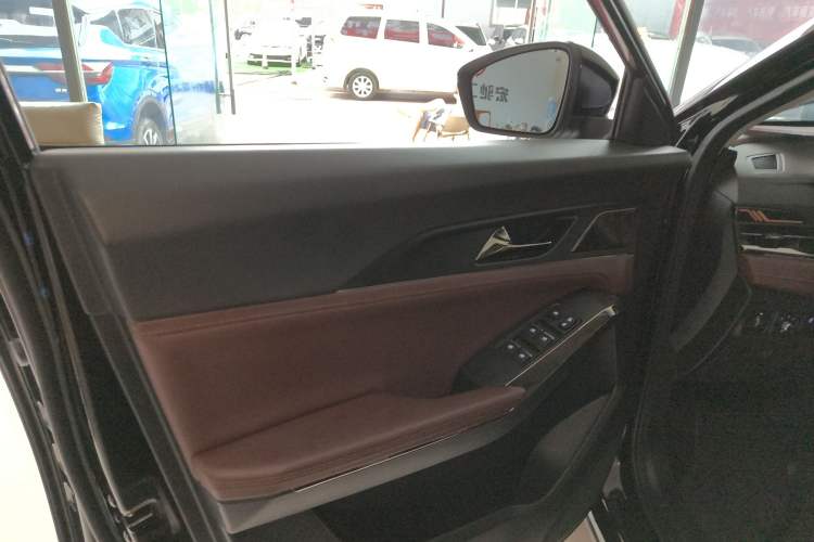 Used SOL X8 PLUS 2023 1.5 TGDI DCT Smart Edition 7-Seater