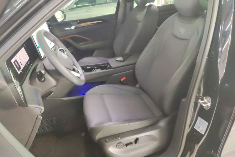 Used Volkswagen Tiguan L 2024 PRO 330TSI Two-Wheel Drive R-Line Smart Edition
