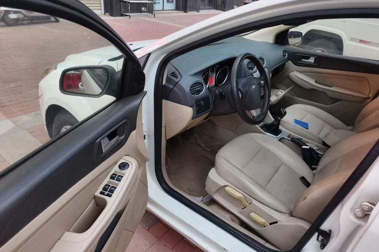 Used Ford Focus 2013 Sedan Classic 1.8L Manual Fashion Edition Driver Seat